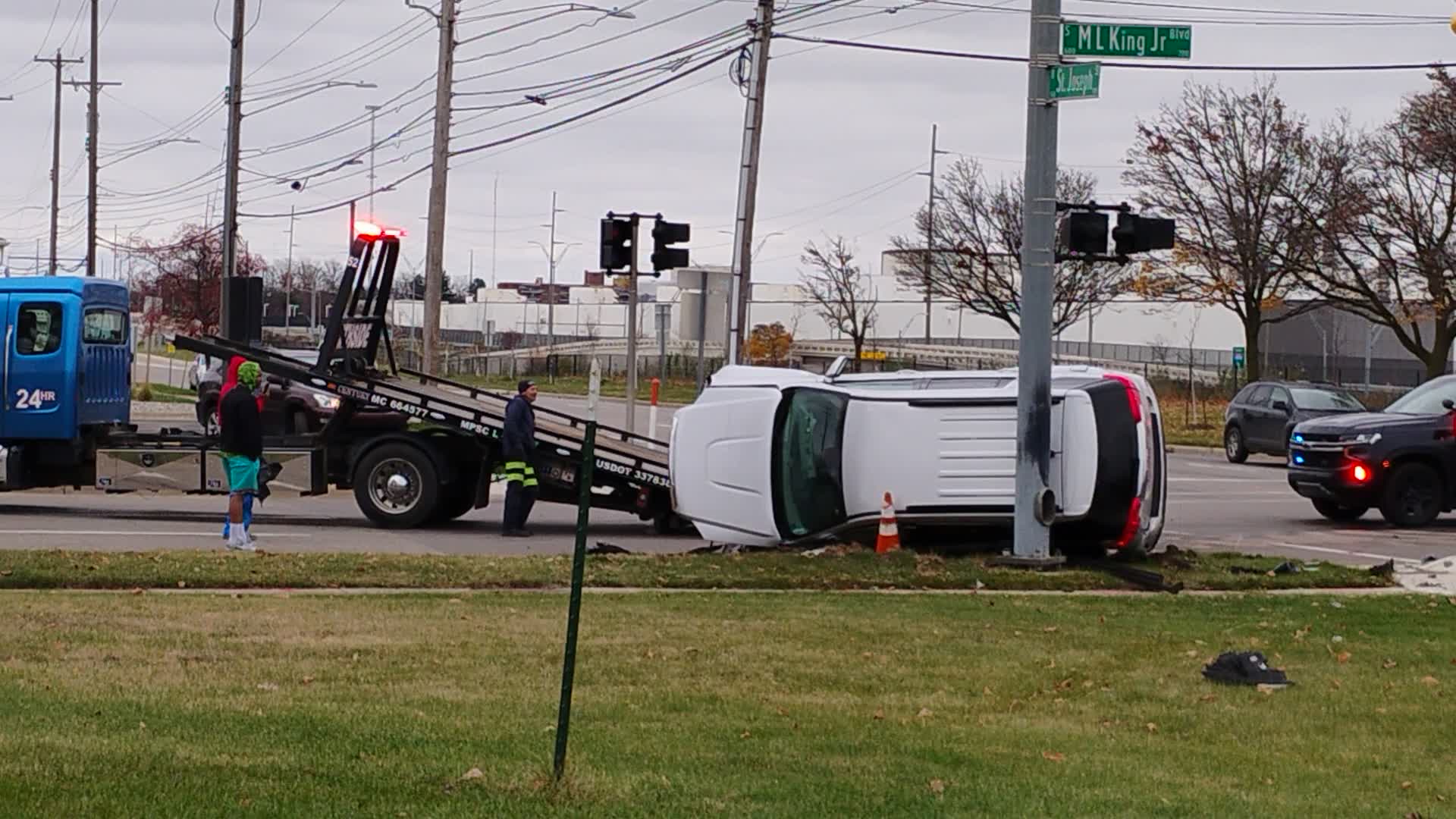 6 rollover crash MLK and St Joseph Lansing – WLNS 6 News