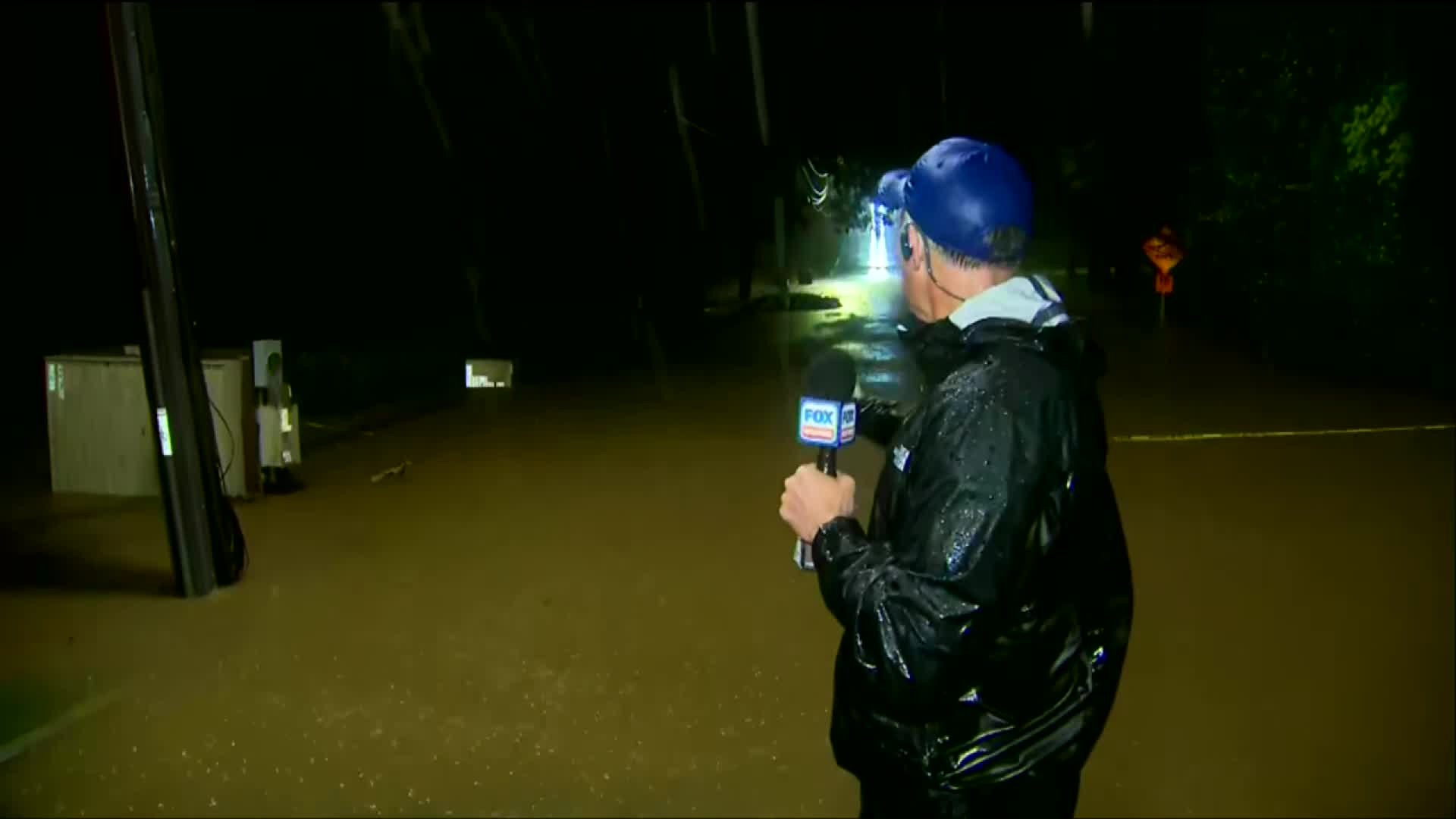 TV reporter rescues woman from submerged car – Fox 8 Cleveland WJW